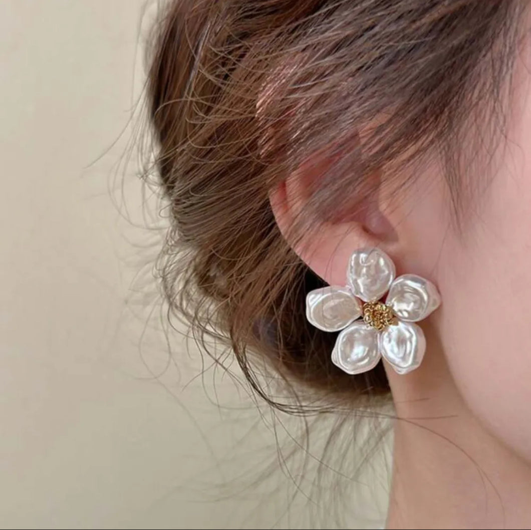 Baroque Pearl Stud Earring