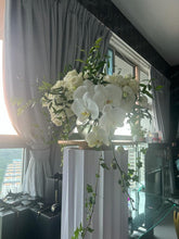 Load image into Gallery viewer, White Table Arrangement Centrepiece
