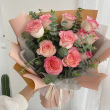 Load image into Gallery viewer, Simple Pink Rose Bouquet
