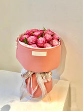 Load image into Gallery viewer, Sweet Pink Short Rose Bouquet
