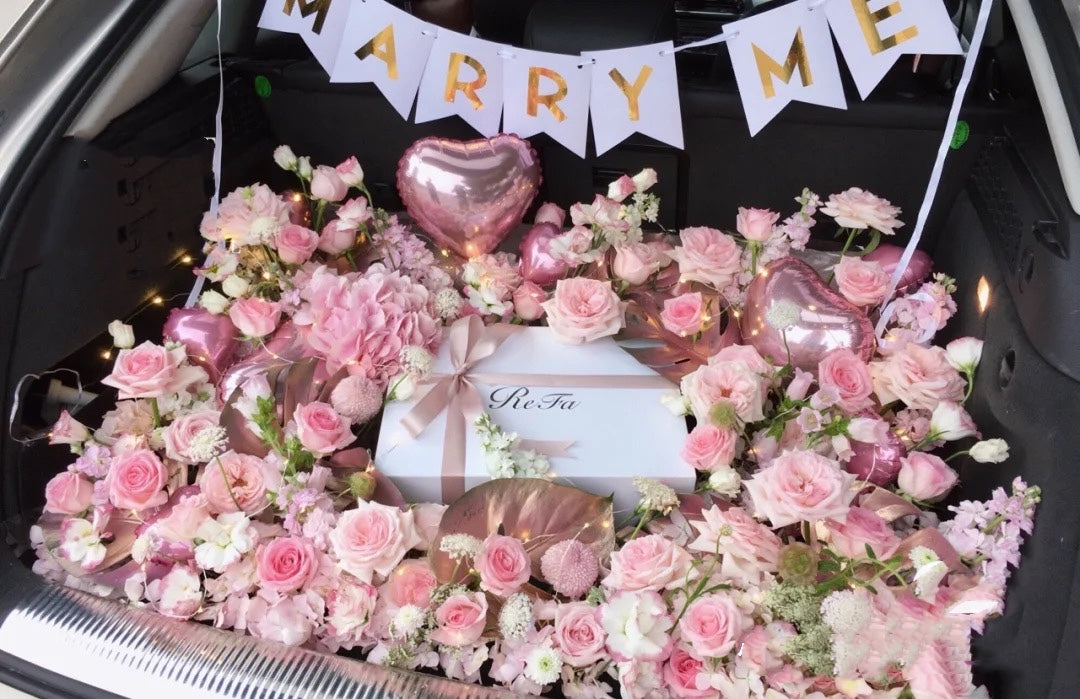 Car wedding proposal | Beachweddingtips.com